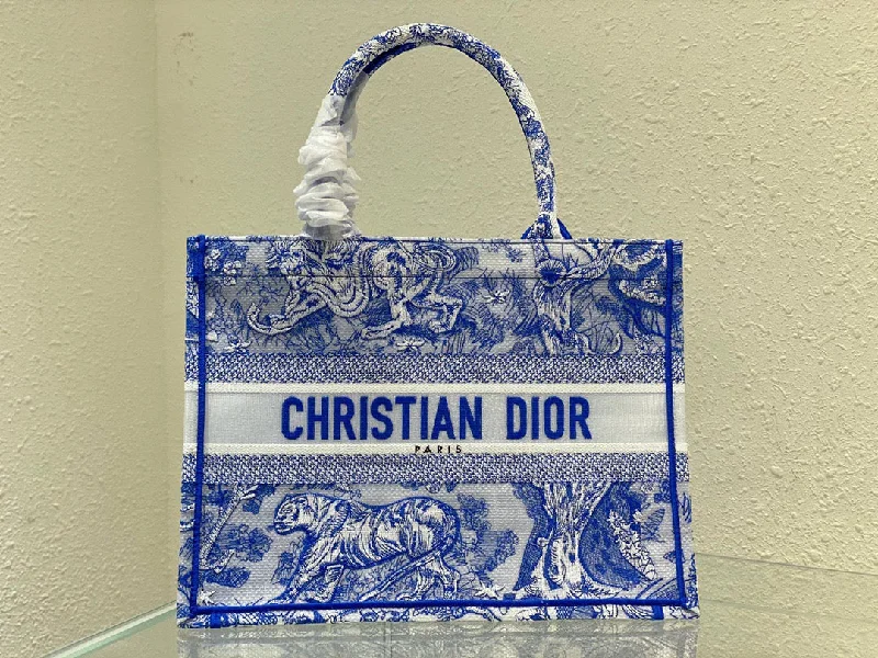 Fashion - forward Christian Dior tote bags for the modern womanChristian Dior MeChristian Diorum Book Tote