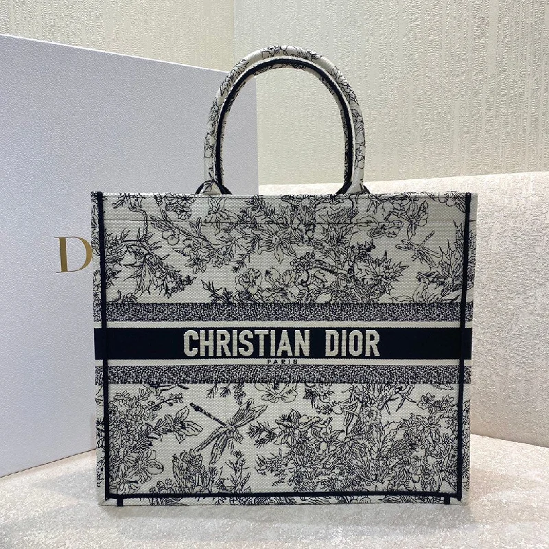 Christian Dior Saddle bags with a studded trim for a bold lookChristian Dior MeChristian Diorum Book Tote Blue