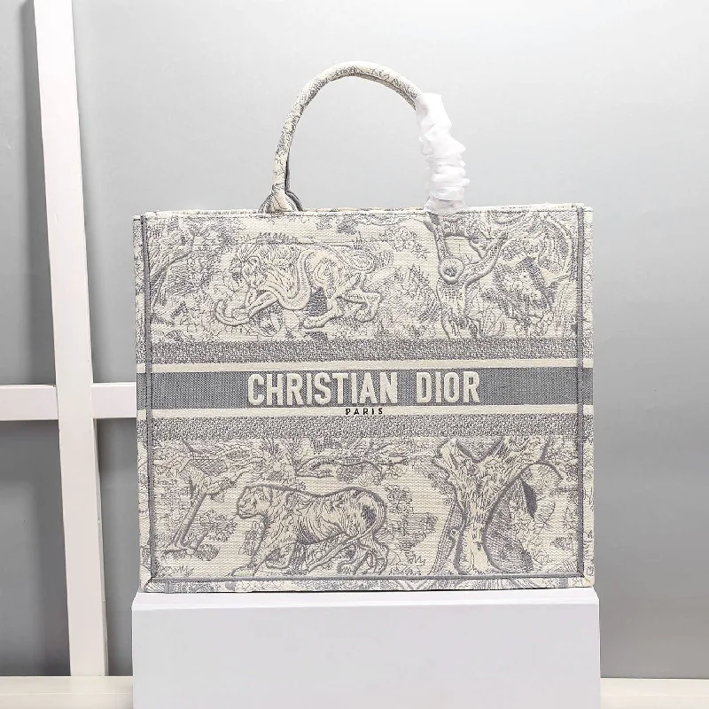 High - fashion Christian Dior bags with a geometric patternChristian Dior MeChristian Diorum Book Tote Bag